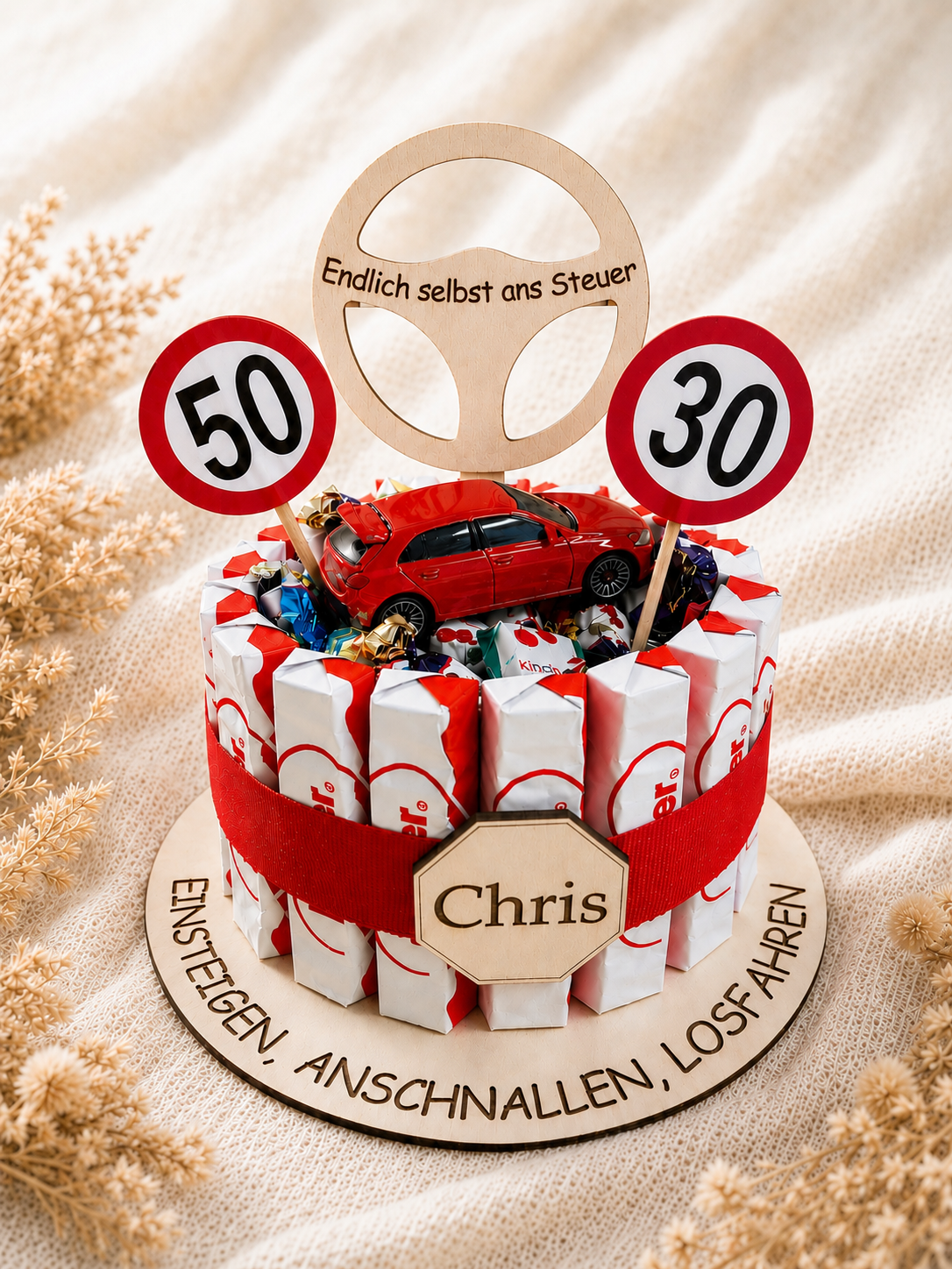 Führerschein Geschenk personalisiert, Geschenktorte mit Auto & Süßigkeiten