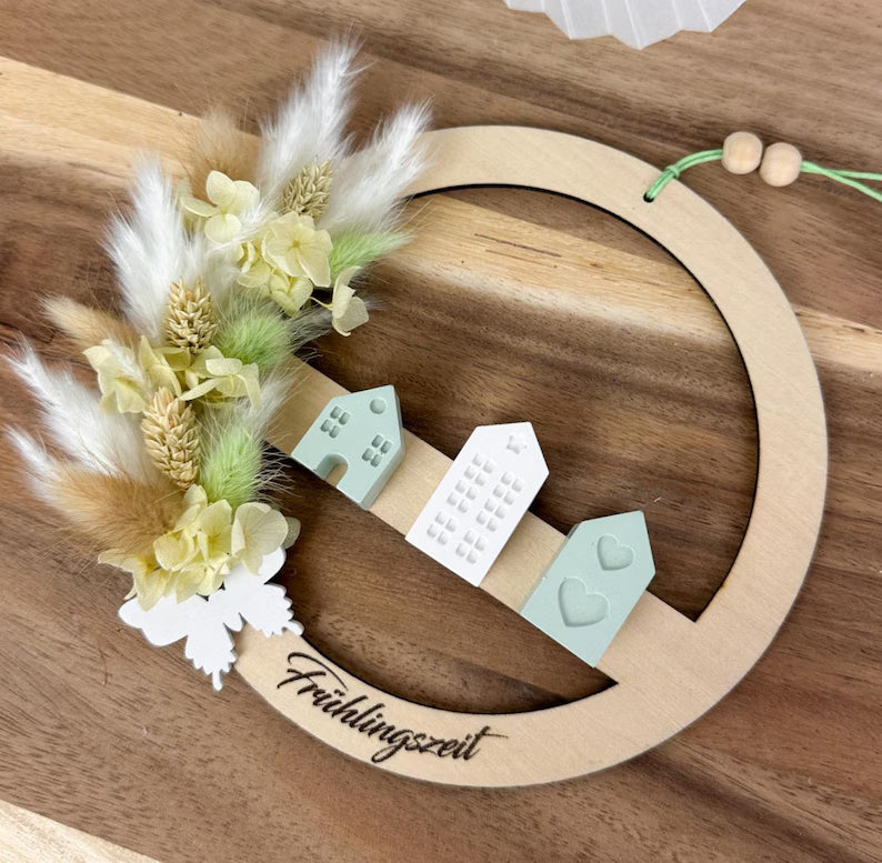 Frühlingskranz mit Trockenblumen